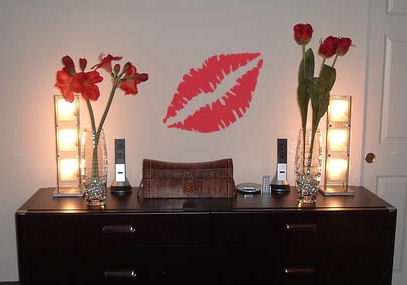 Kiss | Wall Decal